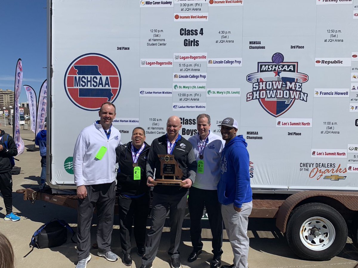 biggameboyd's tweet photo. 2019 Third Place Team. Letβs bring back first place this year @LadueBBall @laduebasketball #ForSmith https://t.co/3vYw5SFjov