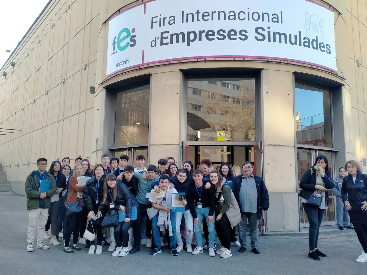 iesteveterradas's tweet photo. Tots els grups de la família d'administratiu que treballem tot l'any amb la Simulació empresarial, hem participat a la Fira d'Empreses Simulades de la @FundacioInform al @SaloEnsenyament a @Fira_Barcelona
Una experència genial!! https://t.co/2IRLGcc6l2