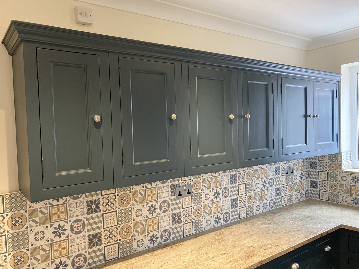 KCSUK_Ltd's tweet photo. Had a bit of a hard life this one but would be a waste to replace. But looks like new now ! 

Finished in Morrells PC and tinted in ‘Hague Blue’

#kcsuk #spraying  #spraypaintedkitchen #paintedkitchen #kitchencabinetsprayinguk 
For more info please PM or paintmykitchen@kcsuk.info https://t.co/Y3R9oo2Ba6