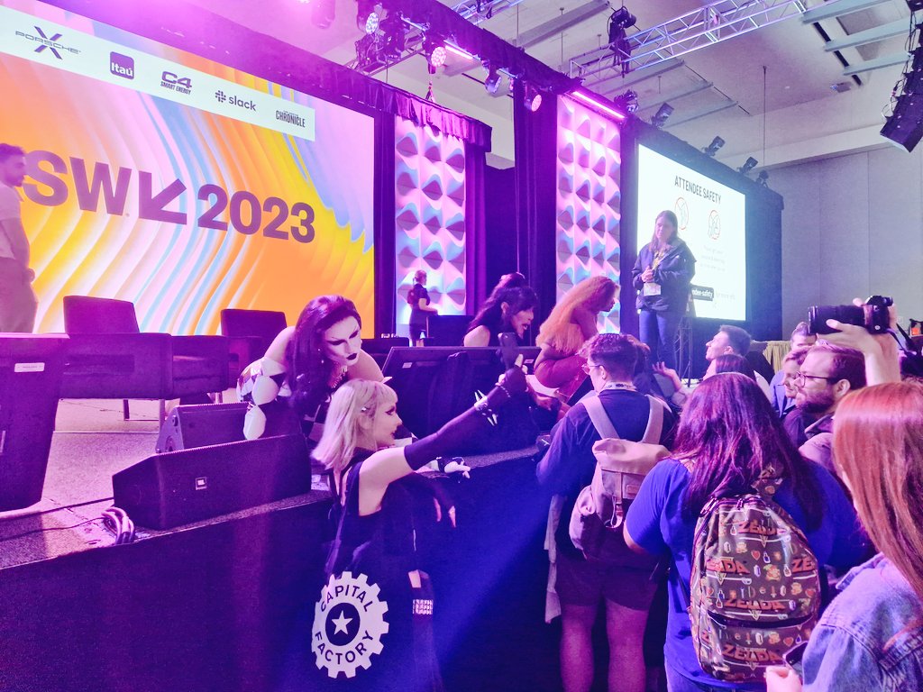 nincoroby's tweet photo. Drag superstars @gottmik, @jaidaehall & @the_symonee having a great success after the " Don't be a Drag just be a Queen" conference that discussed the anti-LGBTQ bills
#SXSW2023 #SXSW23ECH #LGBTQ https://t.co/oM9houhc06