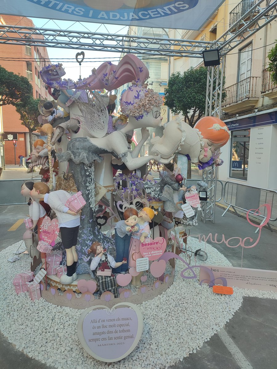 Ruesmo21's tweet photo. 1° Premi de Secció Especial Infantil de #Gandia a la falla @fallamartirs 

Obra de Joan Blanch que debuta per la porta gran en la seua primera ixida del cap i casal. Enhorabona! 

#premis23 #falles23 #fallesGND #fallas https://t.co/leixIuNedx