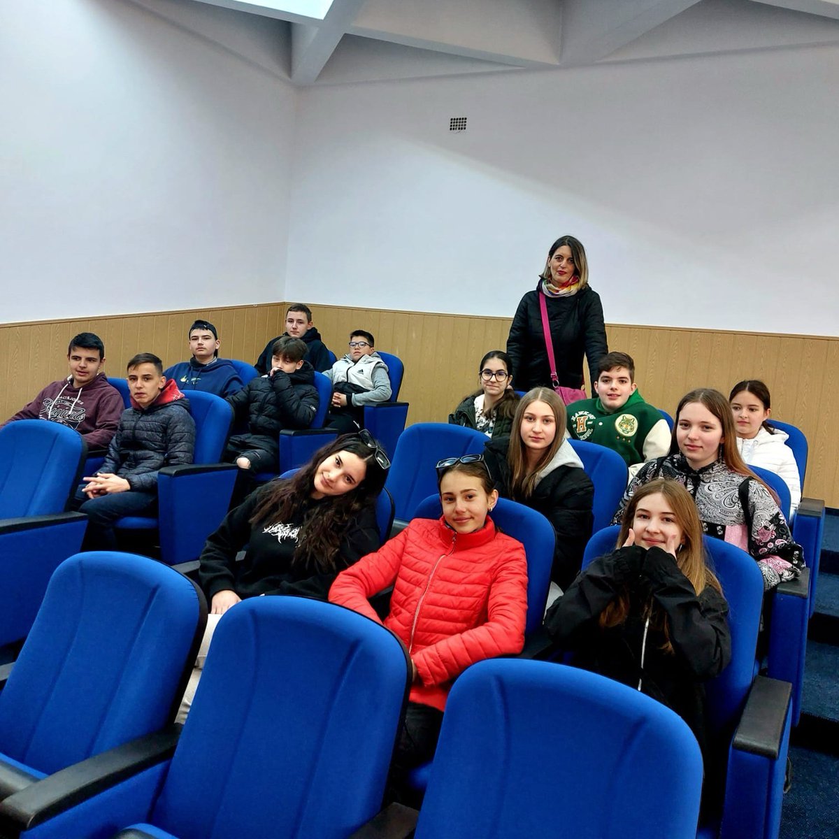 upet_ro's tweet image. Săptămâna aceasta, Universitatea din Petroșani își deschide porțile pentru micii vizitatori de la unitățile de învățământ de pe raza Văii Jiului în cadrul programului "Săptămâna Atfel", prilej cu care elevii pot vedea cum este atmosfera de student.
#UPet #SaptamanAltfel