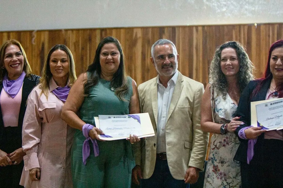 FreddyBernal's tweet photo. Las mujeres siempre serán el pilar fundamental para la construcción de la Patria, por ello, hoy reconocimos y honramos a nuestras guerreras del Táchira con una hermosa Sesión Solemne del @TachiraCLET en conmemoración del Día Internacional de la  Mujer. https://t.co/ogPkUKKVPd