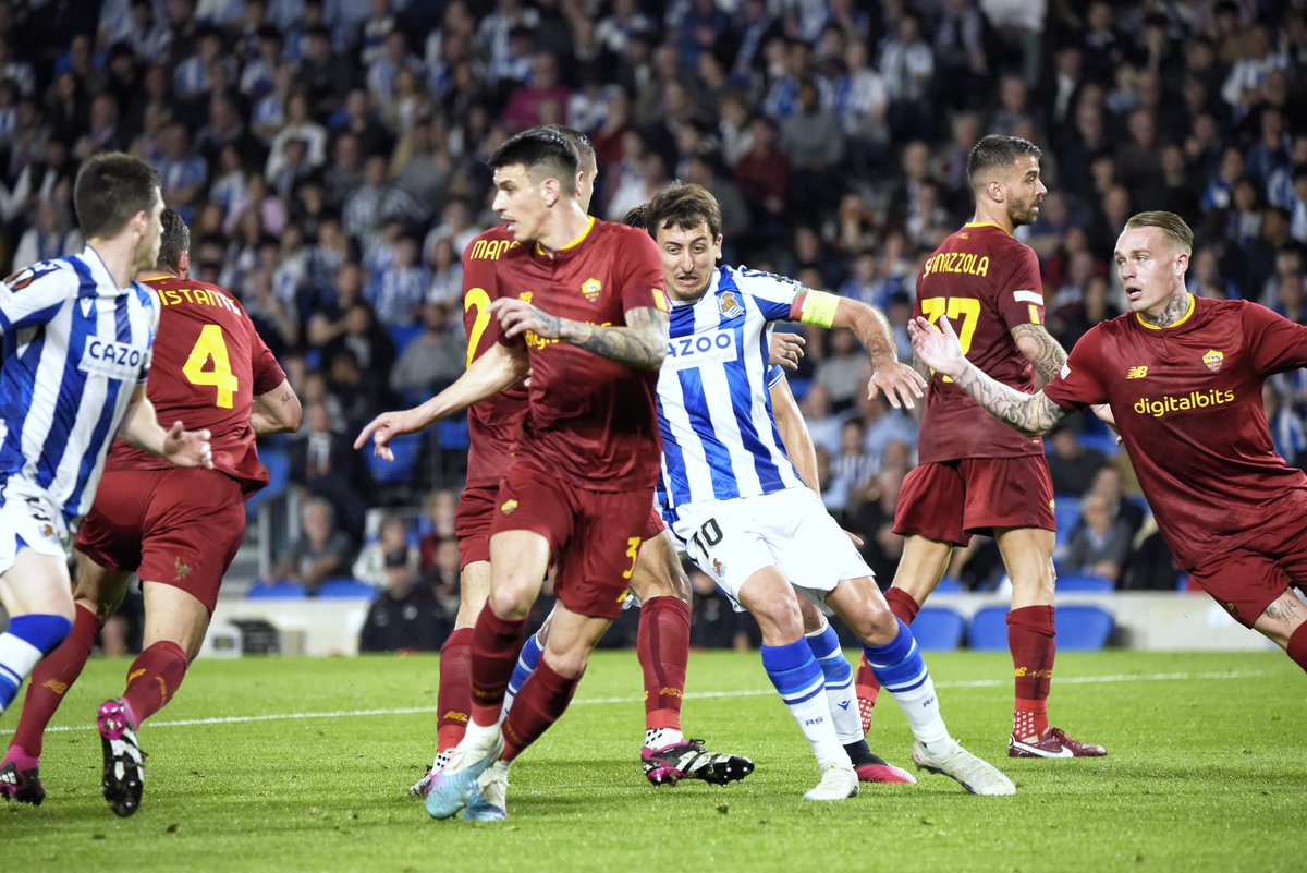 DCGipuzkoa's tweet photo. 🔖 DESCANSO

🏟️ Reale Arena

🟦⬜ @RealSociedad 0️⃣
🆚
🟠🔴 @OfficialASRoma 0️⃣

📸 @Giobatista19

🤳🏻 #RealSociedadASRoma #UEL #RemontadaReal https://t.co/4b7mEeZGyd