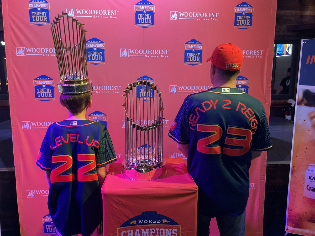 Just a kid in a WS Trophy hat taking a picture with the WS Trophy!
#levelup #ready2reign
<a href="/astros/">Houston Astros</a> <a href="/OrbitAstros/">Houston Astros Orbit</a>