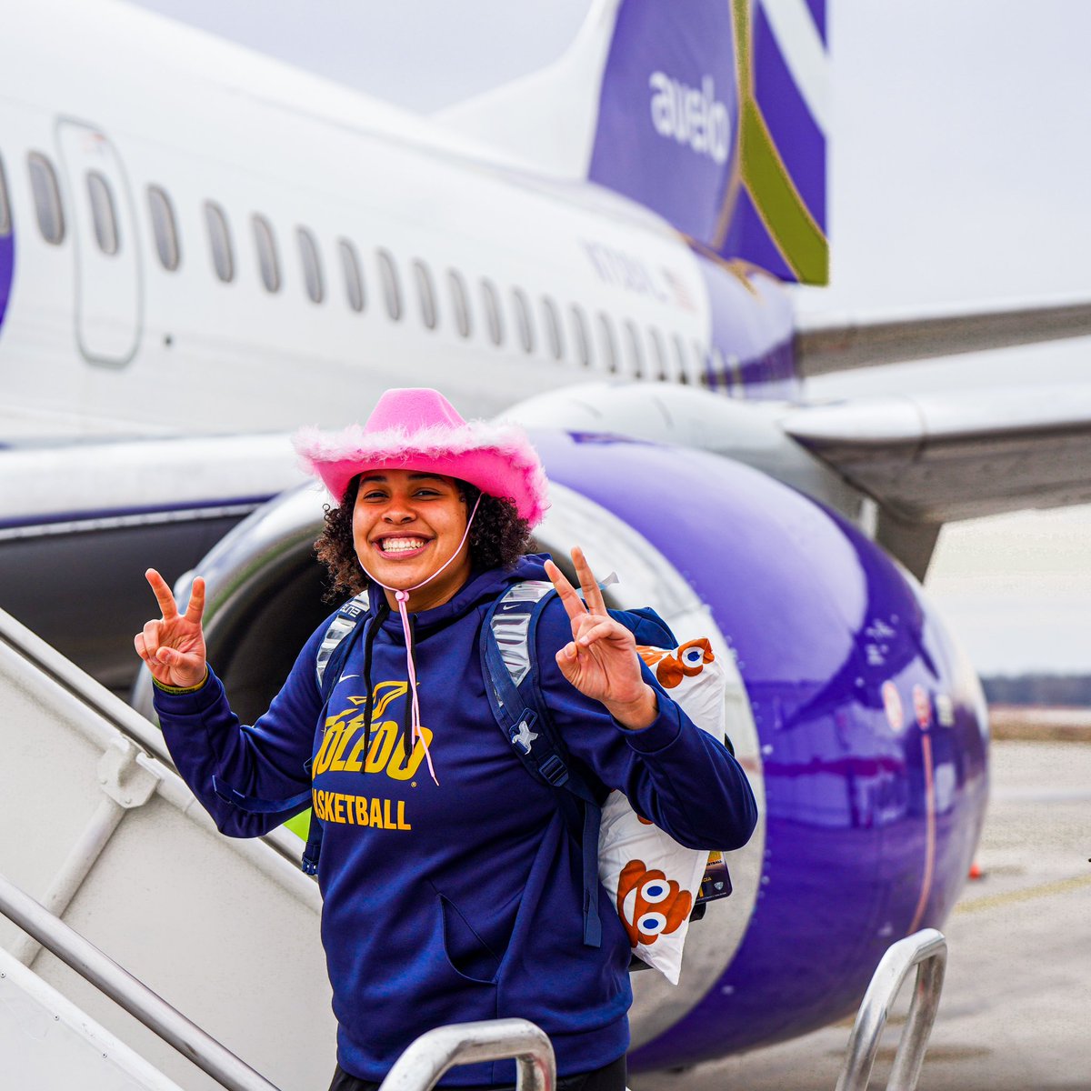 ToledoWBB's tweet photo. Wheels up to Knoxville‼️✈️ https://t.co/VJeUds7Qne