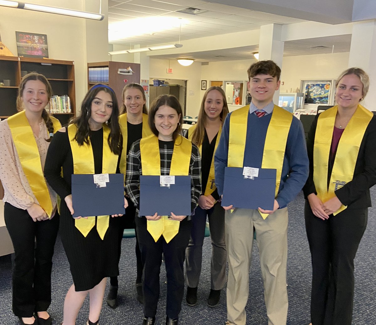 Karenbreslink's tweet photo. Congratulations to our newest NYS Business Honor Society inductees: Sophia, Anna, Nathan joining with current members Caroline, Val, Ella, and our first FBLA Honor Society Inductee, Tiffany!  @LakeGeorgeCSD @FBLA_National https://t.co/eNKl9oy3kq
