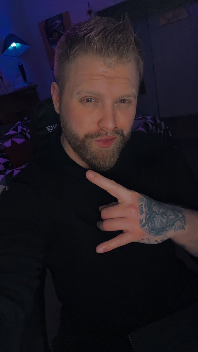 TannerRayCox's tweet photo. We live &amp; vibing baby!👑
Come hang out &amp; join the #SlumGang🖤
.
https://t.co/h45PK3C2U9
.
.
.
#Twitch #twitchtv #twitchstreamer #twitchstreamers #apexlegends #twitchstream #live #streamer #gamer https://t.co/T2QeO28t0C