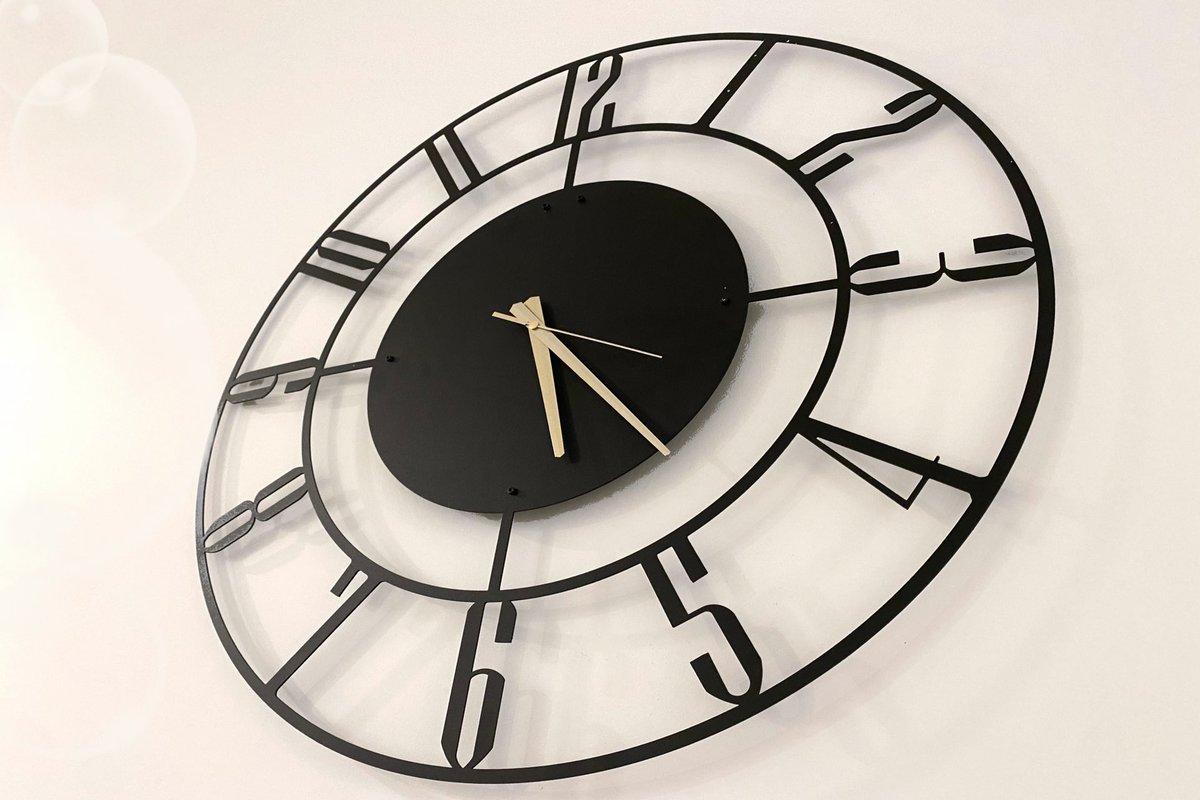 片づけられない人は、『1年で1ヶ月以上の時間をムダに』してます。「探し物する時間」「物の出し入れにかかる時間」「物を避けながら掃除する時間」「物を移動してる時間」「片づけなきゃと思ってる時間」そう、ありとあらゆる時間をムダに。意外と気付いてない、恐ろしくムダにしてる時間はプロフです