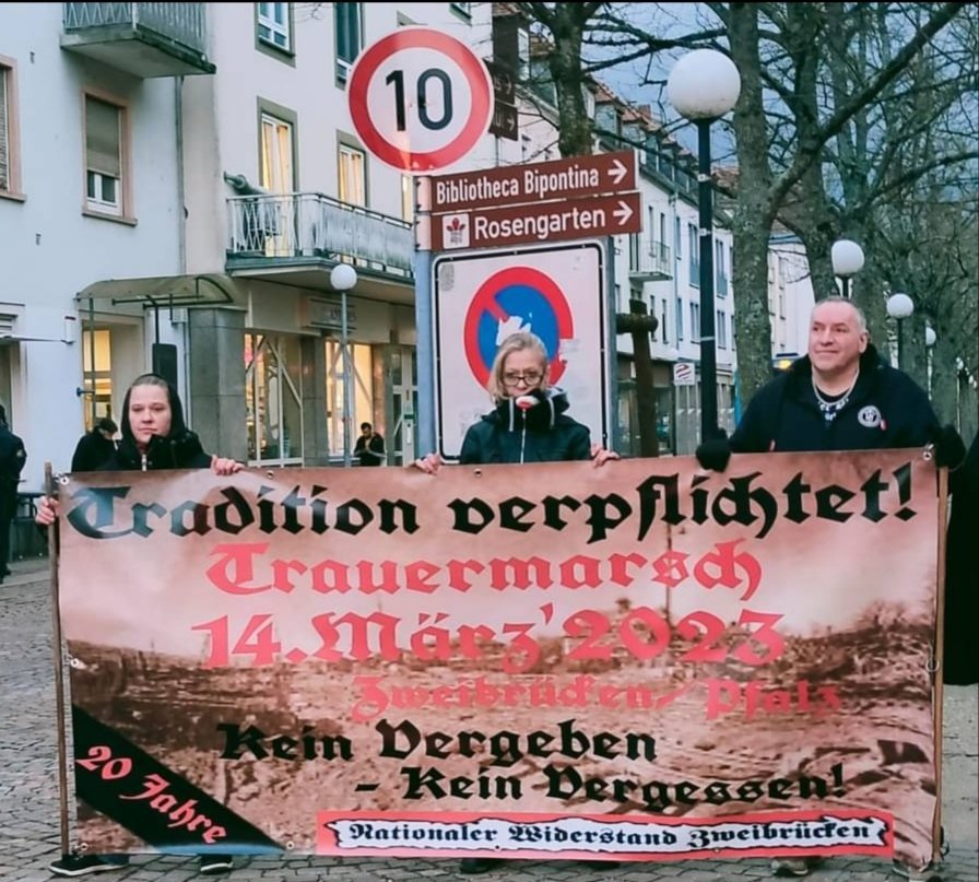 Trauermarsch 14.3.2023
Störungsfrei und wie immer mehr als die linken Figuren

#KeinVergebenkeinVergessen
#Zweibrücken