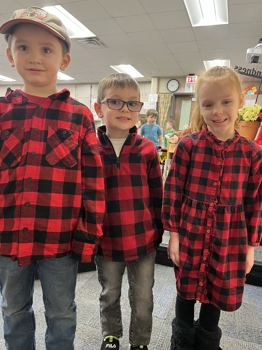 ShannyRinehart's tweet photo. Some moments this week in pre-k❤️😊 We missed having some of our friends in the pictures. #TCEStrong @MatthewMillerpe @MrsRinehartTCE https://t.co/D7Gq4rhSiJ