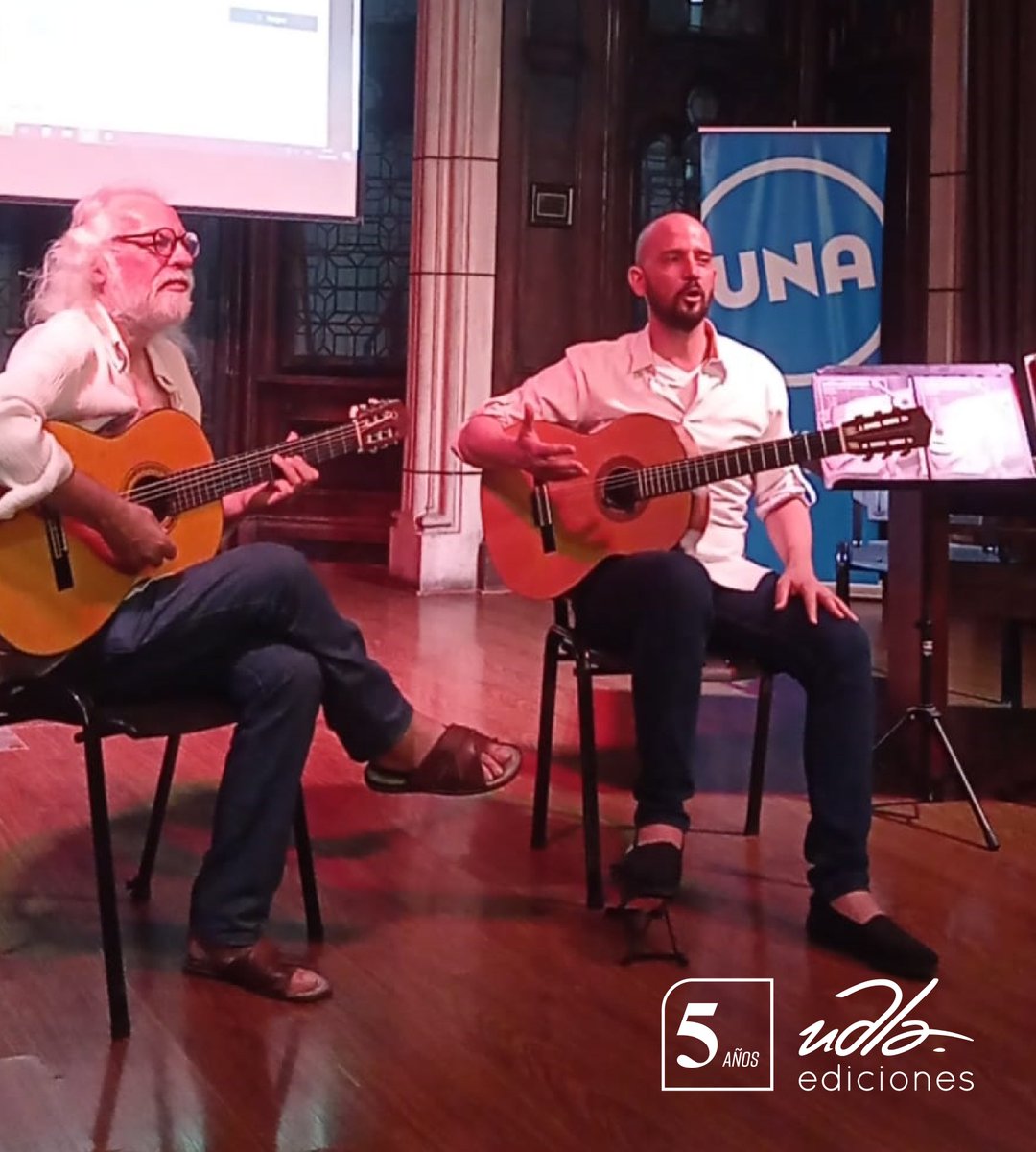 UDLAediciones's tweet photo. ¡#UDLAEdiciones se internacionaliza!
Felicitamos a nuestro docente @DiegoCarlisky  por la presentación de su libro: "Entre las cuerdas: consejos para orquestar conjunto de guitarras" llevado a cabo en Universidad Nacional de las Artes (Buenos Aires-Argentina).🇦🇷 🇪🇨📚
#AMOLOQUELEO https://t.co/peiZ4dGMp6