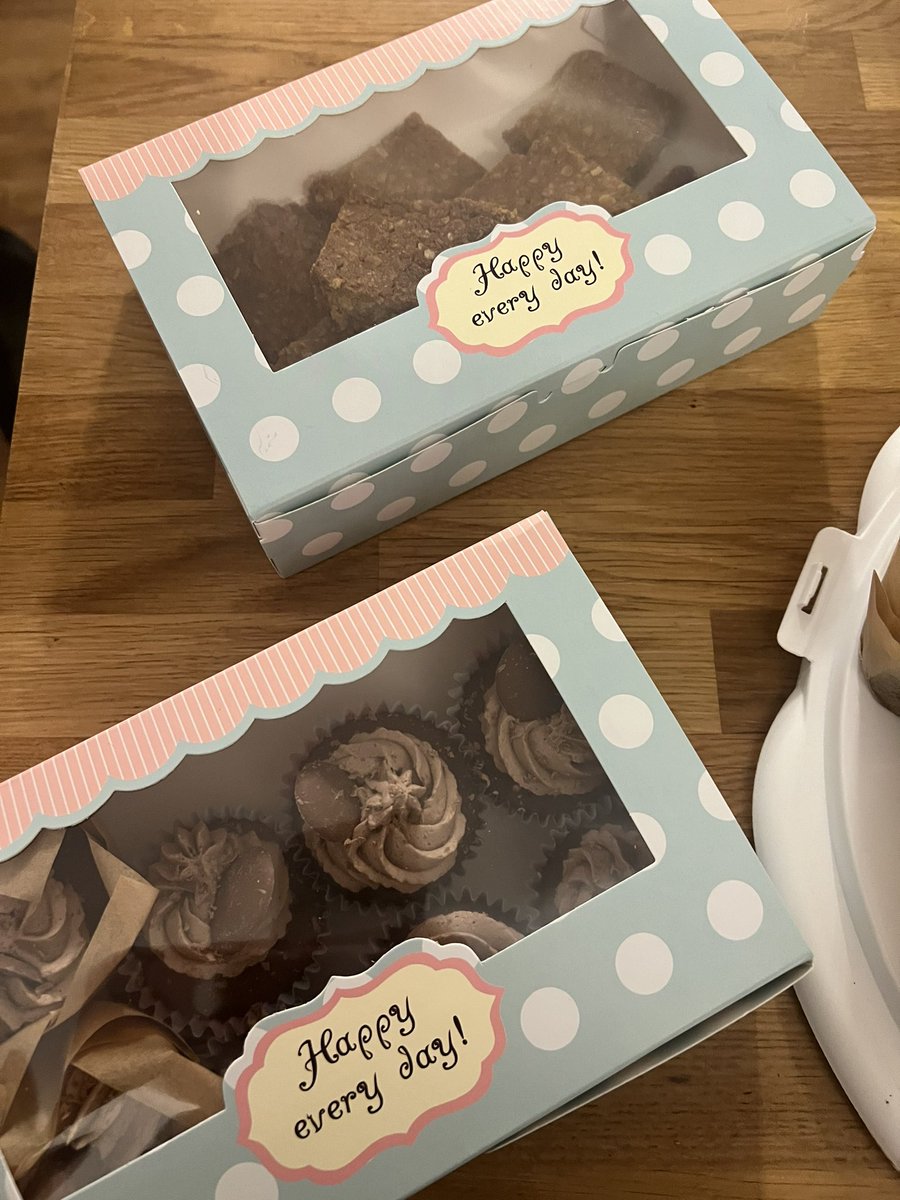 hayley76025569's tweet photo. Any excuse to bake π§ready for #RedNoseDay tomorrow @LeasStAndrews #cupcakes #flapjack #chocolatebuttons https://t.co/7zS6B8BZ5X