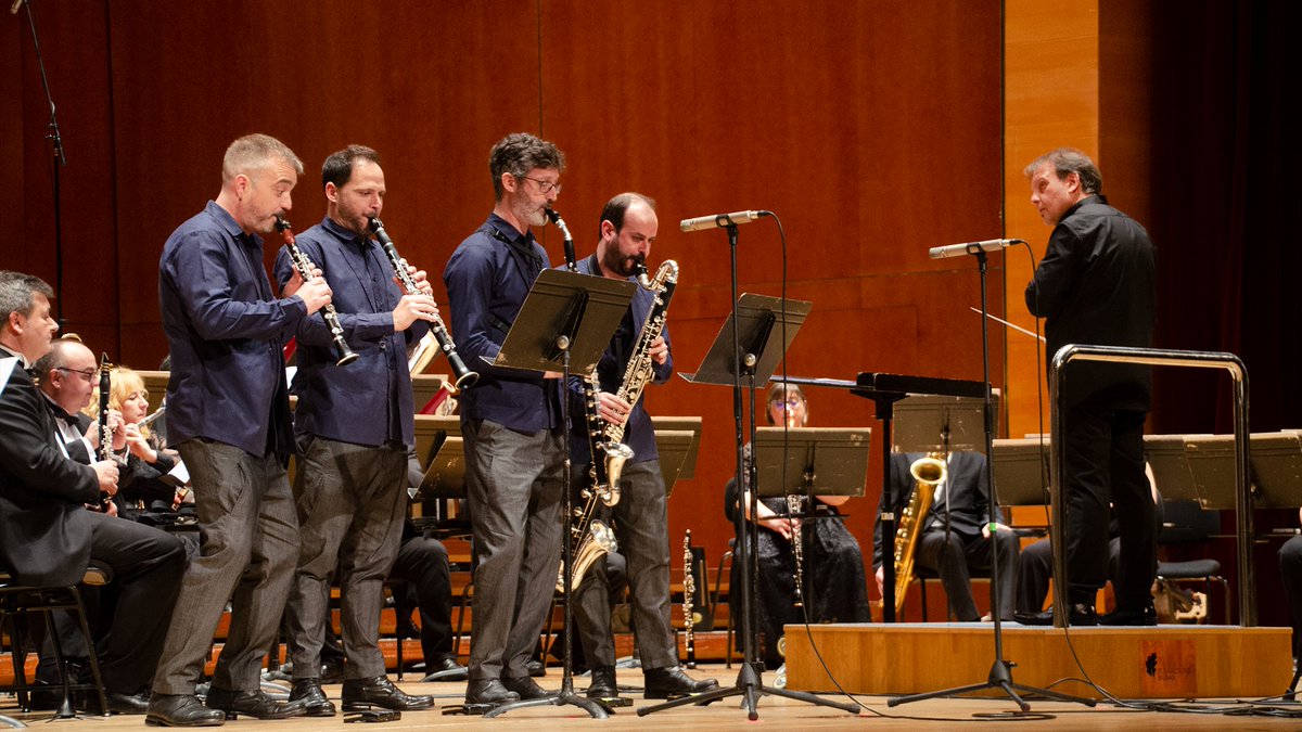 BilbaoMusika's tweet photo. 📸 🎶 Os dejamos unas fotos que nos dejó el conciertazo que nos ofreció la Banda Municipal de Música de #Bilbao el pasado domingo junto con dos artistas de talla mundial como el flautista #CarlosCano y el grupo @bcnclarinetplay. 

#BandaMunicipaldeMusicadeBilbao @errtigre https://t.co/UH6kHyhL8N