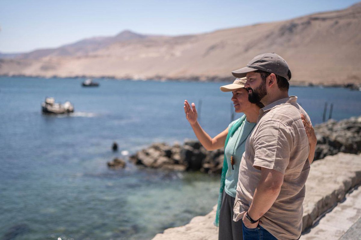 GobiernodeChile's tweet photo. En la #GiraTarapacá, el Presidente @GabrielBoric y la ministra @Maisa_Rojas anunciaron la creación del Área Marina Costera Protegida de Múltiples Usos "Mar de Pisagua", que protegerá 73.500 hectáreas 🇨🇱

¿Cuáles son sus objetivos e impacto? Aquí te contamos👇 https://t.co/mbc0ARzb08