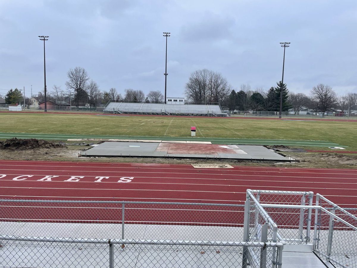 OHHSmensTF's tweet image. The Oak Harbor Track and Field program would like to thank the Oak Harbor Athletic Boosters for or new Pole vault area and Pole vault pit! A big shout out to @concrete_apex and @RicheyAthletics for a smooth process. We are very grateful!!