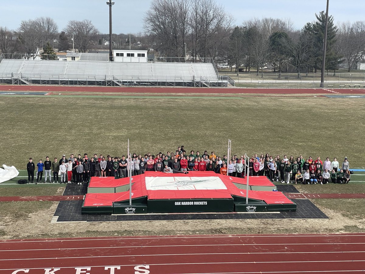 OHHSmensTF's tweet image. The Oak Harbor Track and Field program would like to thank the Oak Harbor Athletic Boosters for or new Pole vault area and Pole vault pit! A big shout out to @concrete_apex and @RicheyAthletics for a smooth process. We are very grateful!!