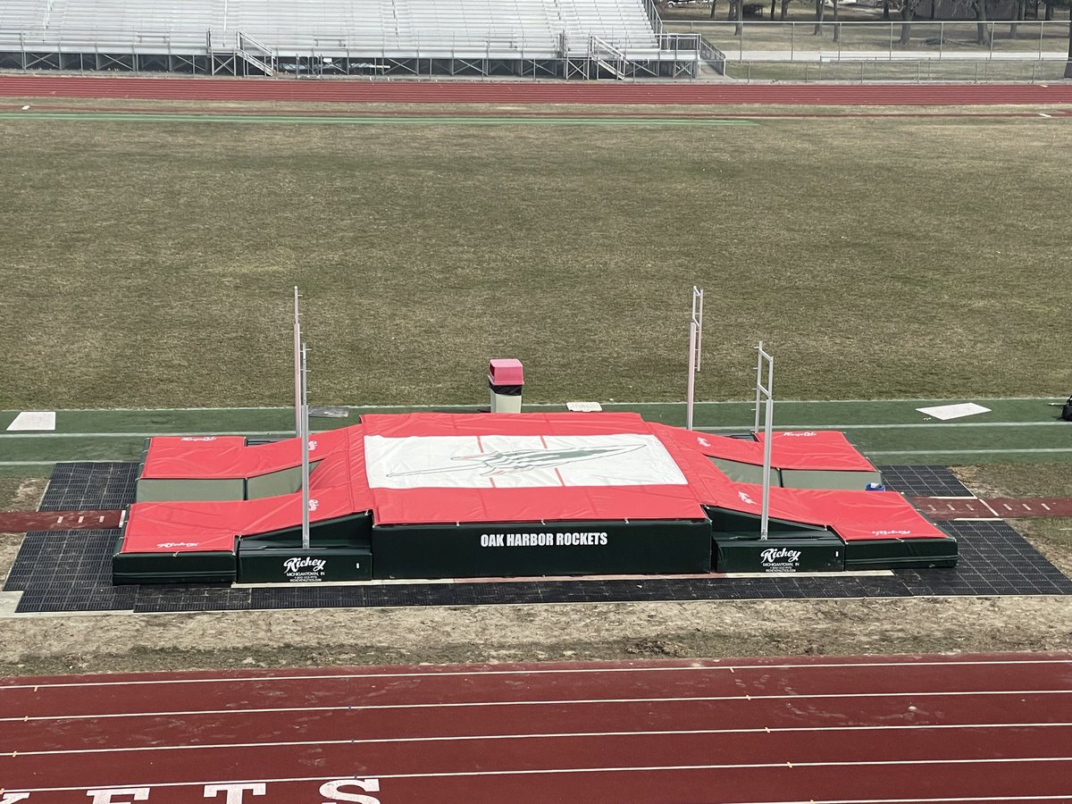 OHHSmensTF's tweet image. The Oak Harbor Track and Field program would like to thank the Oak Harbor Athletic Boosters for or new Pole vault area and Pole vault pit! A big shout out to @concrete_apex and @RicheyAthletics for a smooth process. We are very grateful!!