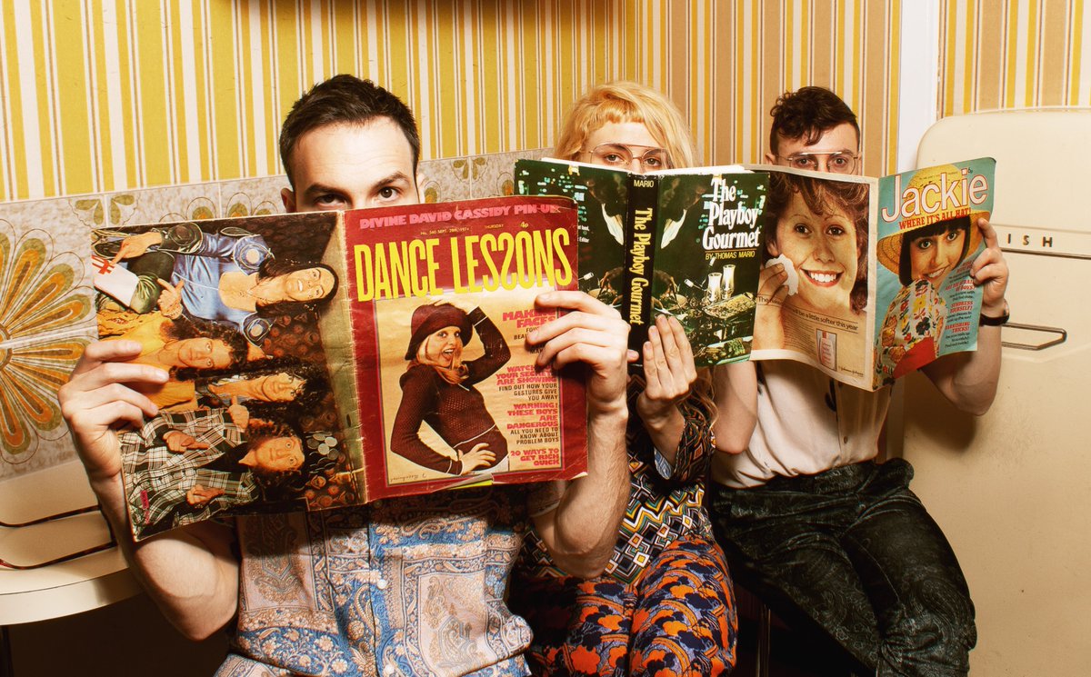 bizzarremag's tweet photo. Today, London-based trio @dancelessonsss, share dreamlike and breezy new single 'Good Enough'.
https://t.co/3U9pNPCvSc
The new single celebrates love in its sheer simplicity; the pure sense that all we need is right in front of us.
@someonegreatpr https://t.co/oPjdYvYEPT