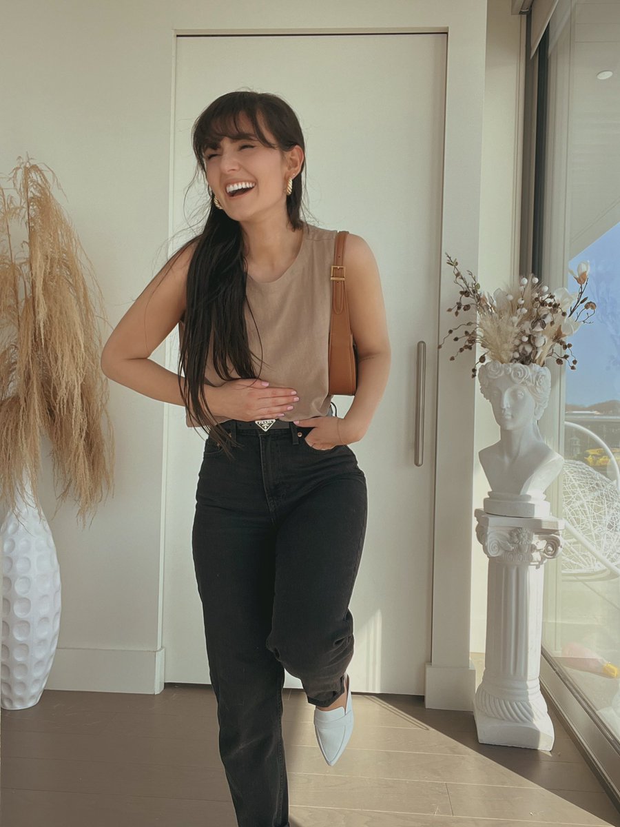 KristinaPerna's tweet photo. My favorite #Spring outfits 💛🌤️🥐🐥 https://t.co/EMVUrnRe9b