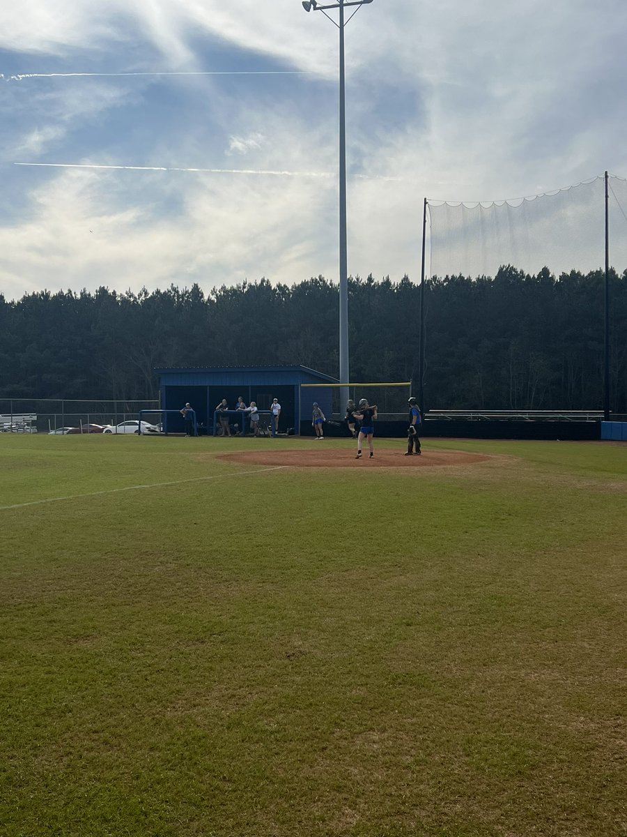 Enjoying a great day of ladies baseball.<a href="/Hatton_Softball/">Hatton Softball</a>