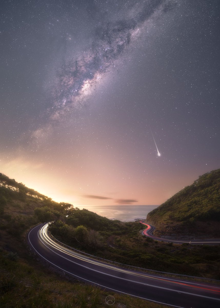 The Milky Way’s back in the southern sky and I love this time of year where I can get out early to catch it and then watch the sun come up.
Even got a sneaky comet 💫