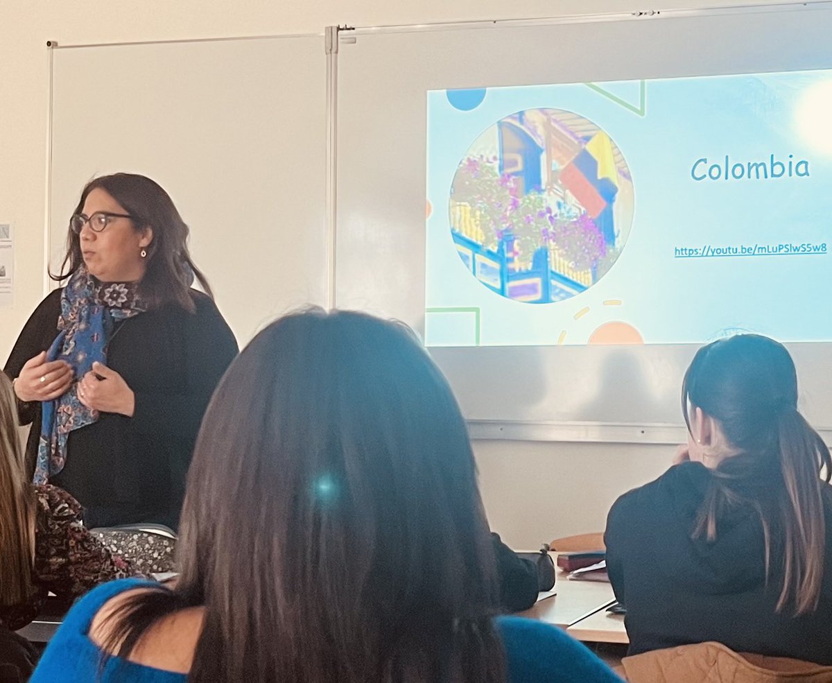 EEhamady's tweet photo. Les élèves de seconde #lyceejarennes tirent le fil ce matin de leur projet d’année « Amérique Latine » avec le témoignage haut en couleurs « Colombia mon amour » de Paola Villamizar (Le Borgne).
 #colombia 

De Frida Kahlo à Gabriel García Márquez…La belle « América Latina ». https://t.co/ExVDLAgWBd