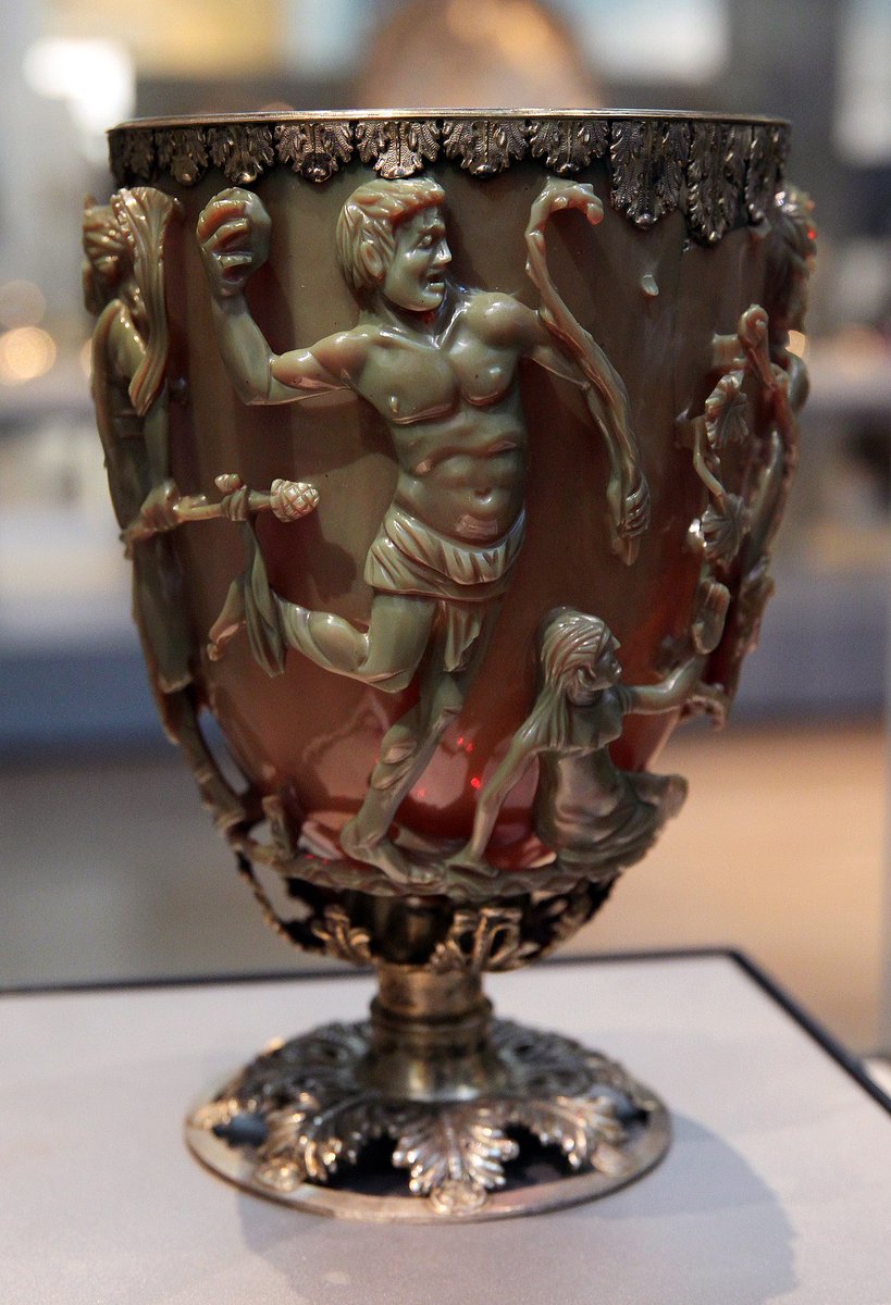 La copa romana que cambia de color: Copa de Licurgo o Lycurgus. Esta curiosa copa o “diatreta”, es decir una copa de bronce o de cristal que se adornaba con labores de relieve, se conserva en el Museo Británico de Londres y tiene la capacidad de verse en verde o rojo, según se…