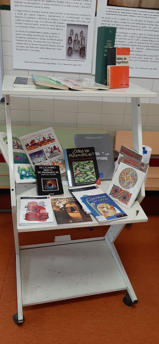 compaseregra's tweet photo. Bonita selección de libros, non si?
#BocadosMatematicos @Xerais #BasicosCiencia https://t.co/psOiIg3H11