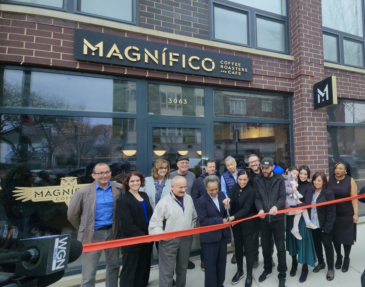 ChicagoDPD's tweet photo. MAGNÍFICO Coffee Roasters is officially the first small business to open with the help of a Chicago Recovery Plan Community Development Grant! @Chicagosmayor and the @ChicagoDPD team joined the Acebedo family for a Ribbon Cutting this morning in Avondale. #ChicagoRecoveryPlan https://t.co/cJRj6z8NLb