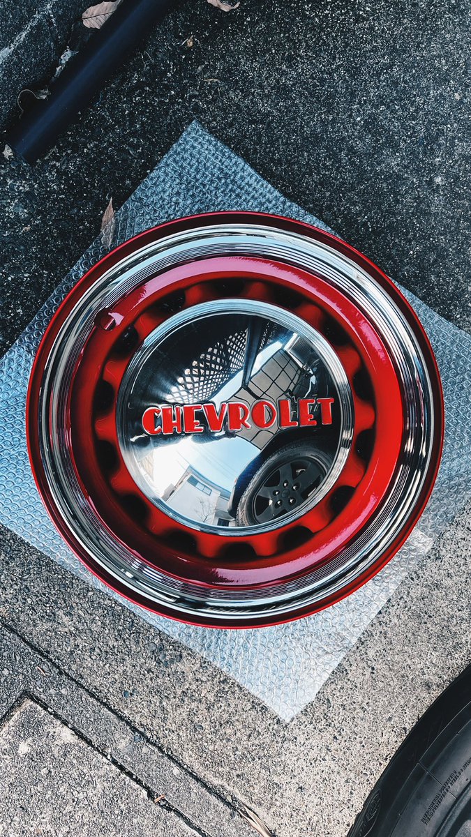 ArsTsu's tweet photo. Diamondbacktireが気になるけど
オーダーメイドらしくホワイトウォールのリブも幅もオプションで強みはラジアル構造、だが値段は1本約6万円ww
Firestone670-15も今の相場なら
あんま変わらんしな〜

因みに左がリプロのホイール
右が俺の魂と諭吉を込めたオリジナル
パッと見で分かる位全然ちがう https://t.co/ToOuiRCldK
