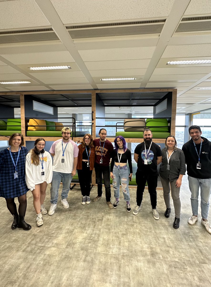 MoureDev's tweet image. Hoy he estado junto a @miriamgonp en @42MadridFTef
Ya conocía su concepto de aprendizaje de programación autónomo, pero ver todo el entorno el recursos que ponen al alcance de los alumnos me ha alucinado.
Está claro que es un tipo de aprendizaje que tiene que encajar contigo,…