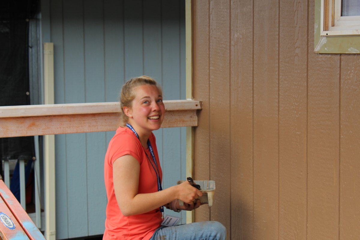KauaiHabitat's tweet photo. Great things are happening at our `Ele`ele Iluna jobsite! A college ministry from the University of Tennessee called The House is volunteering to paint the exterior and interior of one of our homes. A big mahalo to these amazing students. Way to #BuildAloha! #volunteer #dogood https://t.co/3iWb1BnGQM