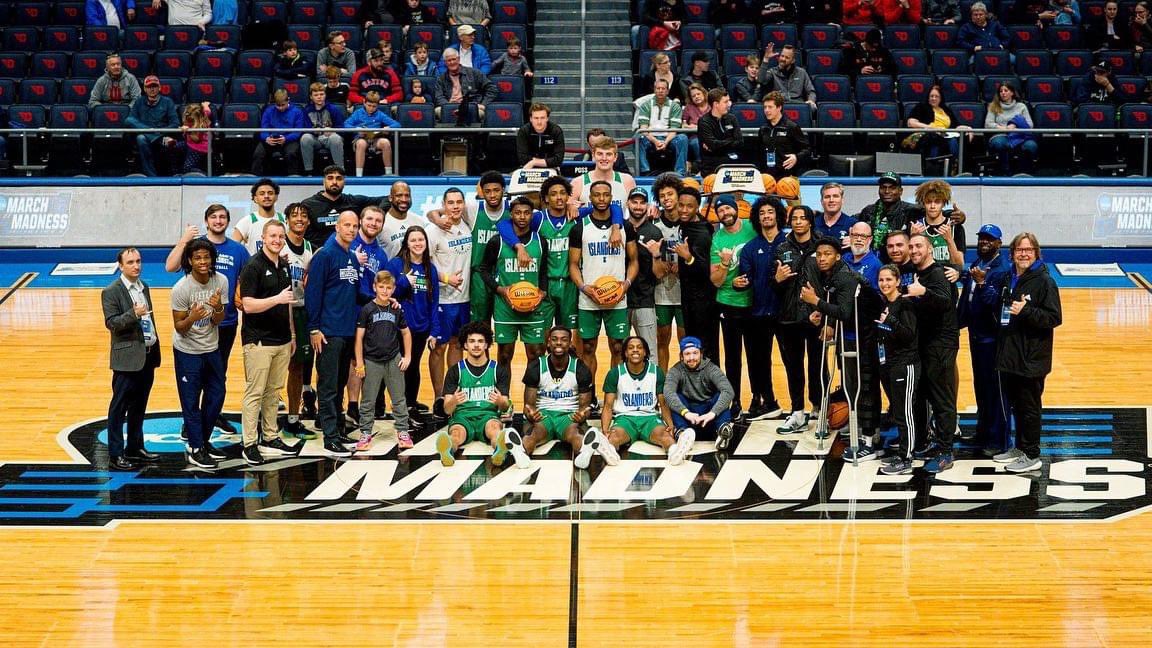 IslandCampus's tweet photo. A 𝒉𝒊𝒔𝒕𝒐𝒓𝒊𝒄 season! We are proud Islanders💙  

#ShakasUp #LutzGo https://t.co/ACTR6sYfI7