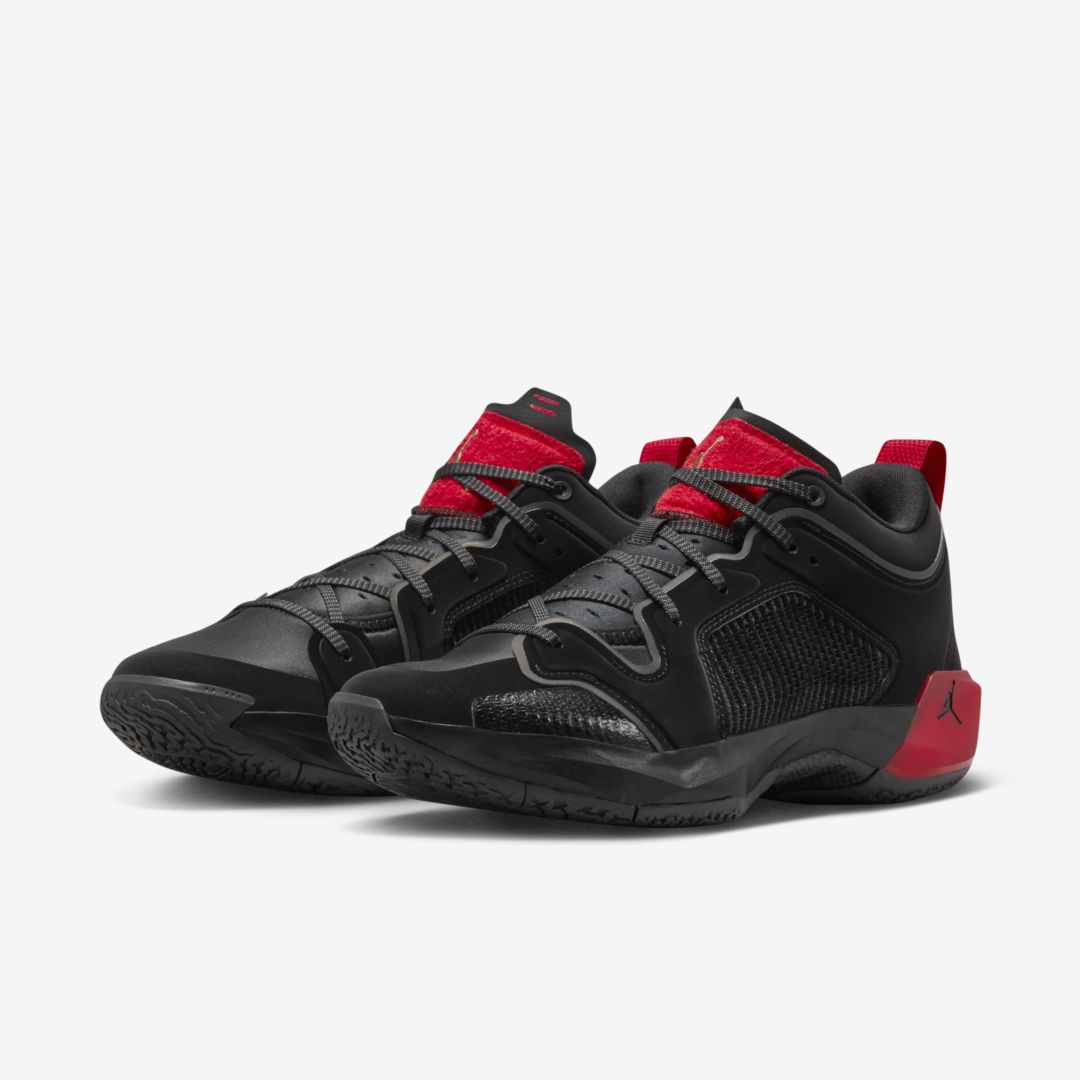 J23app's tweet photo. Official Images: Jordan XXXVII Low "Black/Red" https://t.co/QwKKRI4ZK1