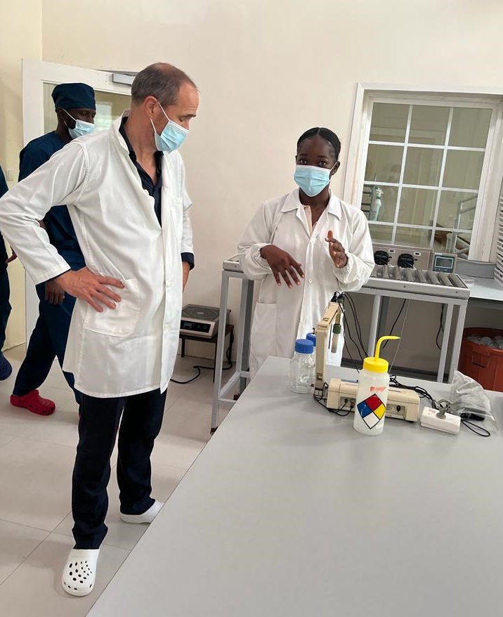 Visite de SEM l’Ambassadeur des Pays-Bas le Mardi 14/03/2023 de la société Agribiotech, une entreprise à la pointe de la technologie, appuyée par le programme de seniors néerlandais PUM. Félicitations à la jeune et dynamique équipe du visionnaire CEO M.SIDIBE