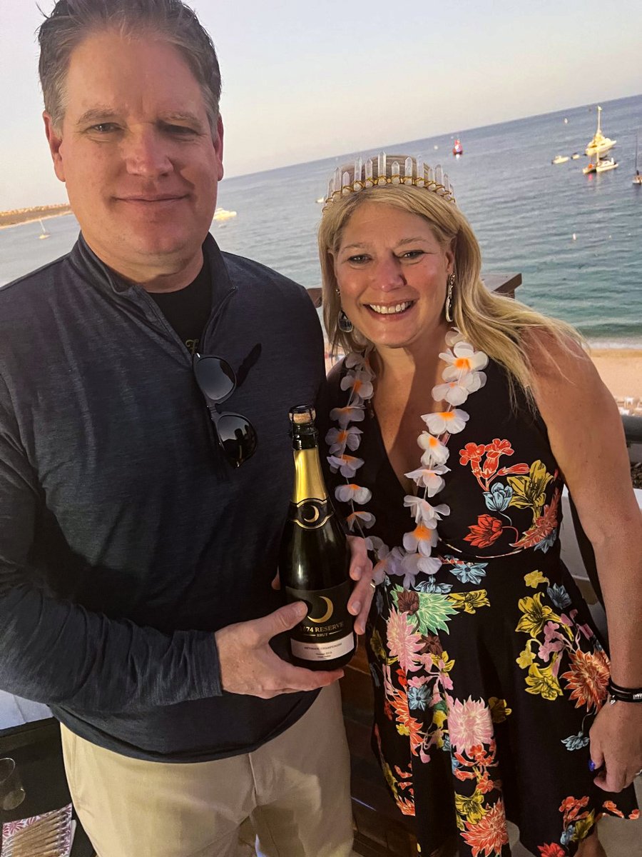 firstmoonnapa's tweet photo. Join us in raising a glass to our dear First Moon member and Proprietor Carey Kaspari on her 50th birthday! We couldn't be more thrilled to celebrate this milestone occasion with our premium wines.
#firstmoon #firstmoonnapa #firstmoonnapavalley #gammaphi #gammaphibeta https://t.co/hay0ZTnrZa