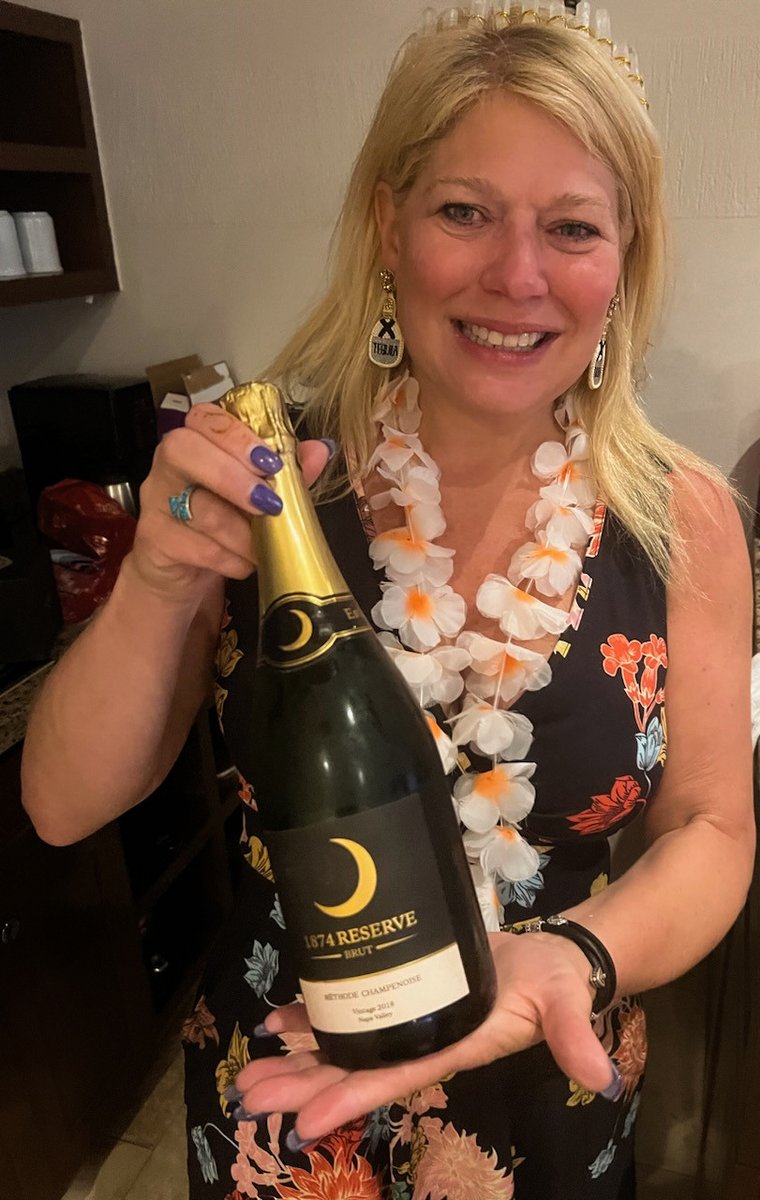 firstmoonnapa's tweet photo. Join us in raising a glass to our dear First Moon member and Proprietor Carey Kaspari on her 50th birthday! We couldn't be more thrilled to celebrate this milestone occasion with our premium wines.
#firstmoon #firstmoonnapa #firstmoonnapavalley #gammaphi #gammaphibeta https://t.co/hay0ZTnrZa