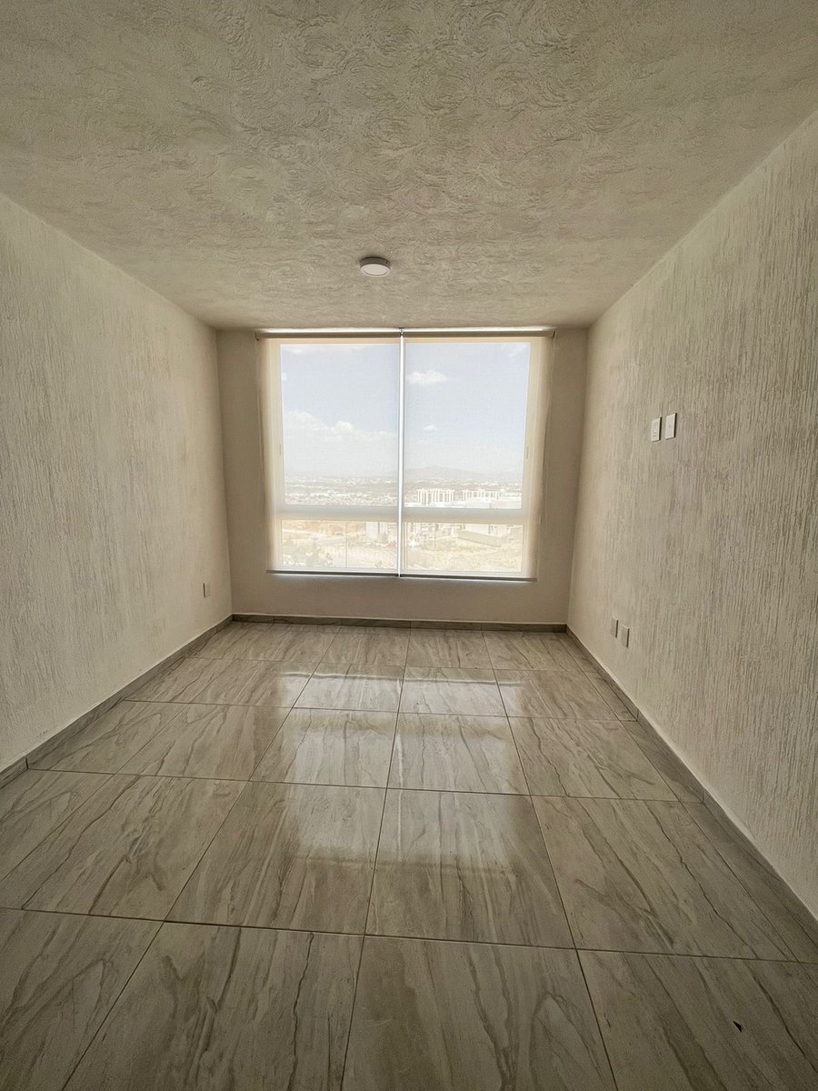 PacoPicazo4's tweet image. 🚨 SE RENTA 🚨 
Departamento de 2 cuartos, 1 baño, cocina intregal equipada, lavasecadora incluida, con vista a la ciudad, seguridad privada, caseta de vigilancia alberca y casa club.

Ubicado en Av Terralta #140
Colonia Terralta Monte Fuji, a 15 minutos de Lázaro Cárdenas