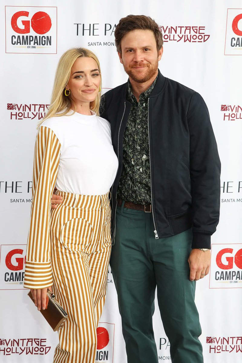 PopCrave's tweet photo. Ginny and Georgia’s Brianne Howey is expecting her 1st child with husband Matt Ziering. ♥️ https://t.co/0RaGTXSeMH