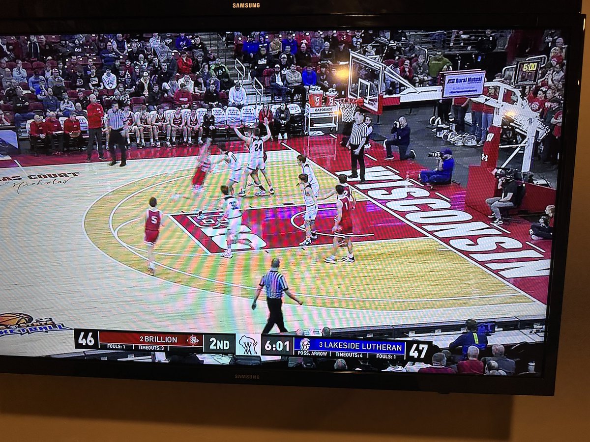 MCullen53's tweet photo. This Brillion-Lakeside Lutheran game is great. Great shotmaking by both teams means back and forth we go. 🏀 #wisbb https://t.co/MZpfShWbjH
