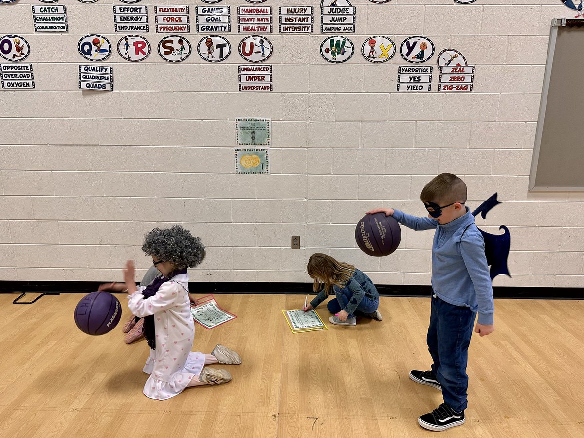 mrsbradenPE's tweet photo. Ahhh! The leprechaun stole all our gold and ruined our gym!! 🍀
.
Students had so much fun trying to figure out where the leprechaun hid our gold while practicing dribbling! 🏀
.
.
#physed #pe #pegeeks #leprechaun #HappyStPatricksDay https://t.co/rwKd1Wuwq7