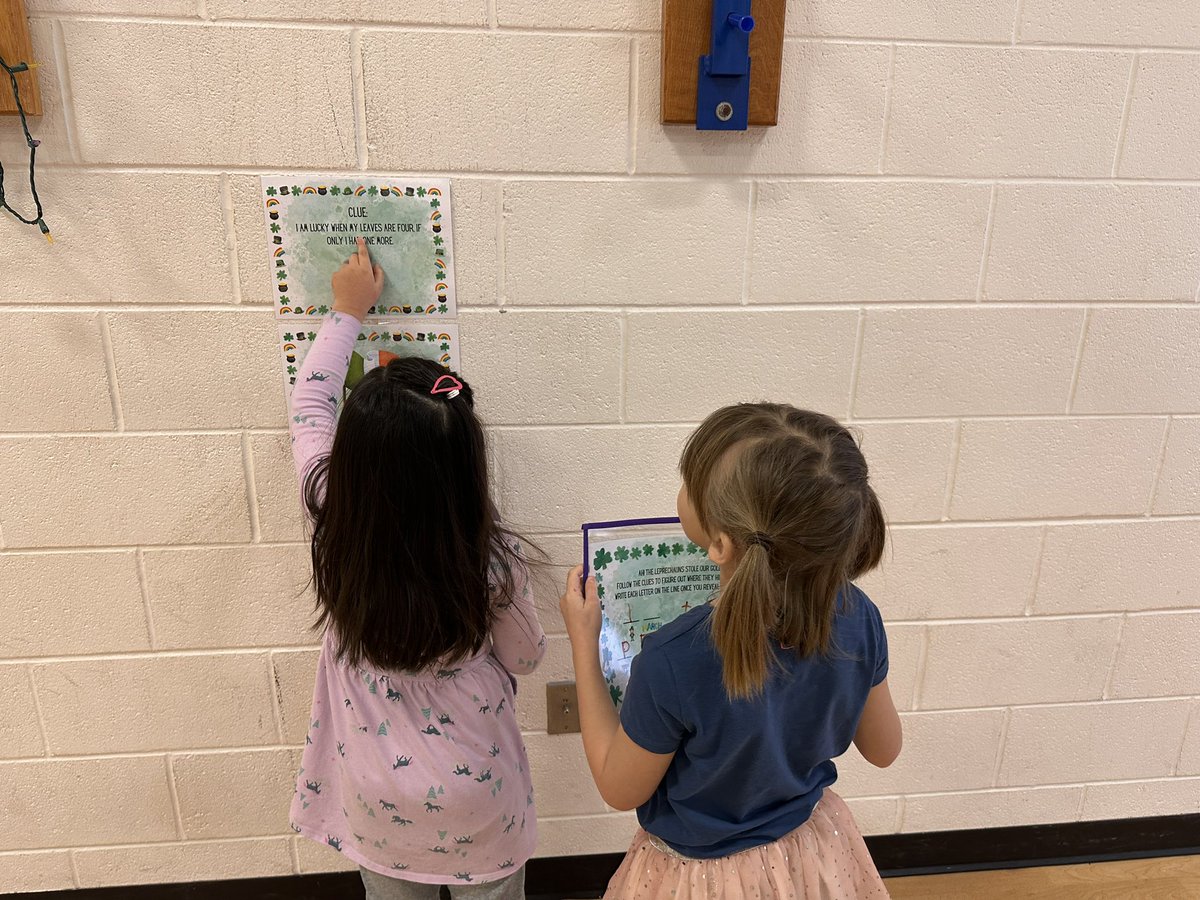 mrsbradenPE's tweet photo. Ahhh! The leprechaun stole all our gold and ruined our gym!! 🍀
.
Students had so much fun trying to figure out where the leprechaun hid our gold while practicing dribbling! 🏀
.
.
#physed #pe #pegeeks #leprechaun #HappyStPatricksDay https://t.co/rwKd1Wuwq7