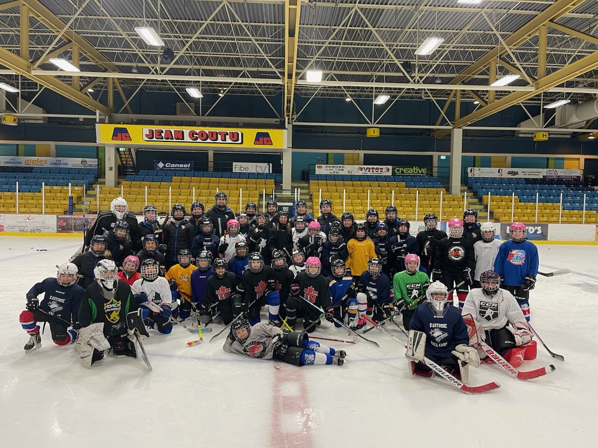kermitcar's tweet photo. Merci au filles des @aiglesbleus. Nos Panthères @Hockey_DM U11 on bien apprécié leur expérience!!! #girlshockey https://t.co/kieVTjWVGV
