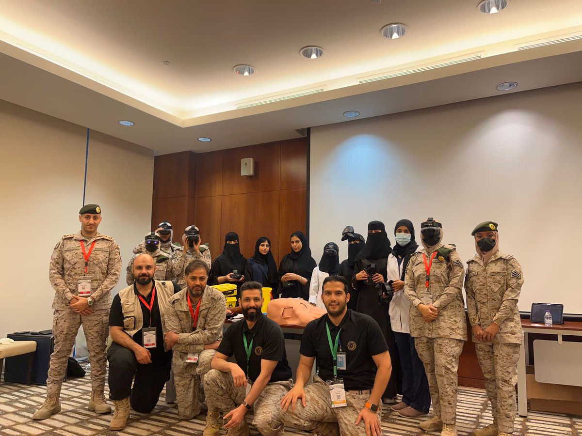 Moshrairi's tweet photo. تحت رعاية وزير الدفاع صاحب السمو الملكي الامير خالد بن سلمان حفظه الله. تشرفنا بالمشاركة في المؤتمر الدولي الاول للتمريض والقبالة باقامة ورشة عمل "Come to the Dark Zone" مع الفريق المميز والاكثر من رائع https://t.co/zbW5hAuVBP