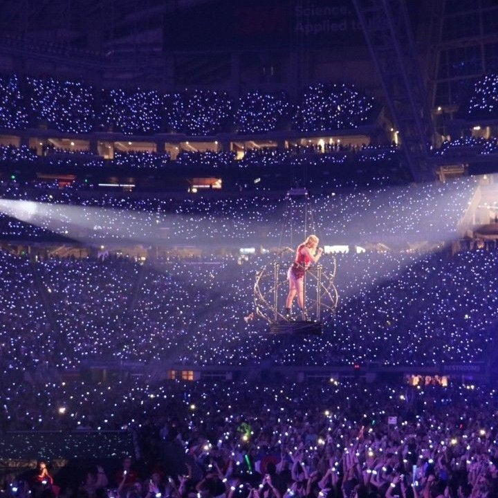 TourofaShowgrl's tweet photo. Hi!! Here's a thread of accounts that will be live streaming #TSTheErasTour , what dates, and what platform they will be streaming on! 
We will keep updating this as we find more. https://t.co/XPATz6QUGP