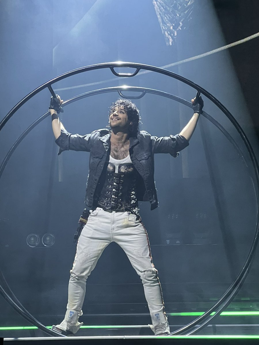 BenniiM's tweet photo. The #wewillrockyou musical in Oslo is amazing ❤️❤️ @benadamsuk is killing it  on stage as Always 🔥❤️🙌🏻 https://t.co/6VZojQDTvQ