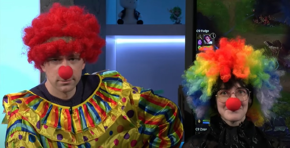 "welcome back everybody, look at these clowns"
this is hilarious #LCS