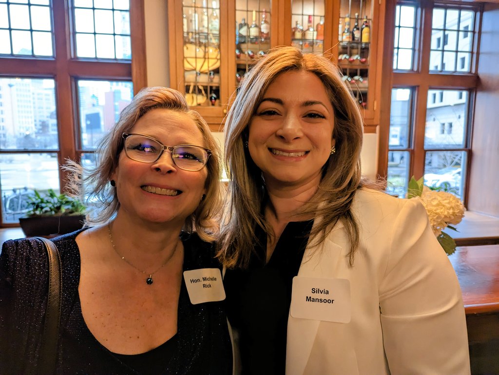 mmrick4's tweet photo. When Twitter friends meet in person for the first time, you have to tweet a picture! @SilviaMansoor #MTDC Awards https://t.co/IeIe188fRK