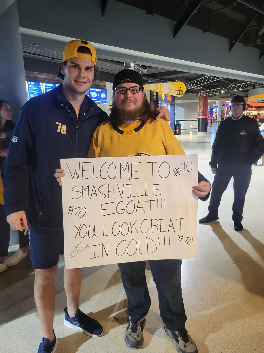RyanVircik's tweet photo. @AfanasyevE11 @mkeadmirals @SpitsHockey @hccska @MuskegonJacks @PredsNHL You looked so good in those games, hate you got sent down after playing so good and have some high danger scoring chances. Thank you for signing my sign and taking a picture with me after the game in Tuesday. #EGoat https://t.co/6ijGLRarCi